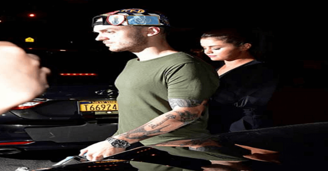 Selena Gomez fue vista de brazos con Alexander DeLeon Selena Gomez fue vista en Nueva York con Alexander DeLeon